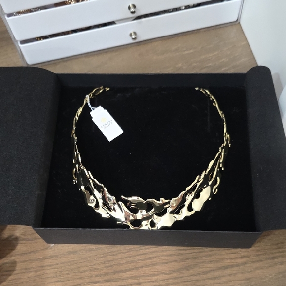 NWT Kendra Scott Gold Statement Necklace - Picture 4 of 4